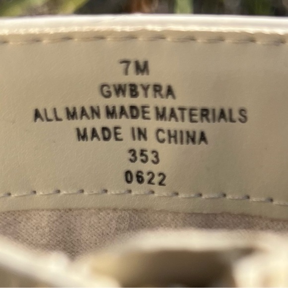 GUESS Womens Ivory 1-1/2" Platform Logo Byra Square Toe Block Heel Booties - Picture 7 of 9